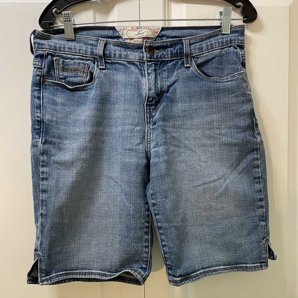 Fancy Levi’s Women’s 8 Jean Shorts Baseball Style Stitching on Back Pockets